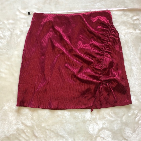 West of Melrose Maroon Zebra Print Ruched Satin Mini Skirt Size Small - Picture 1 of 10